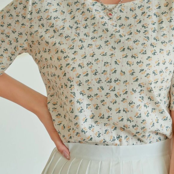 DAZY - Yellow / Off White Ditsy Floral Short Sleeve Top - Picture 5 of 9